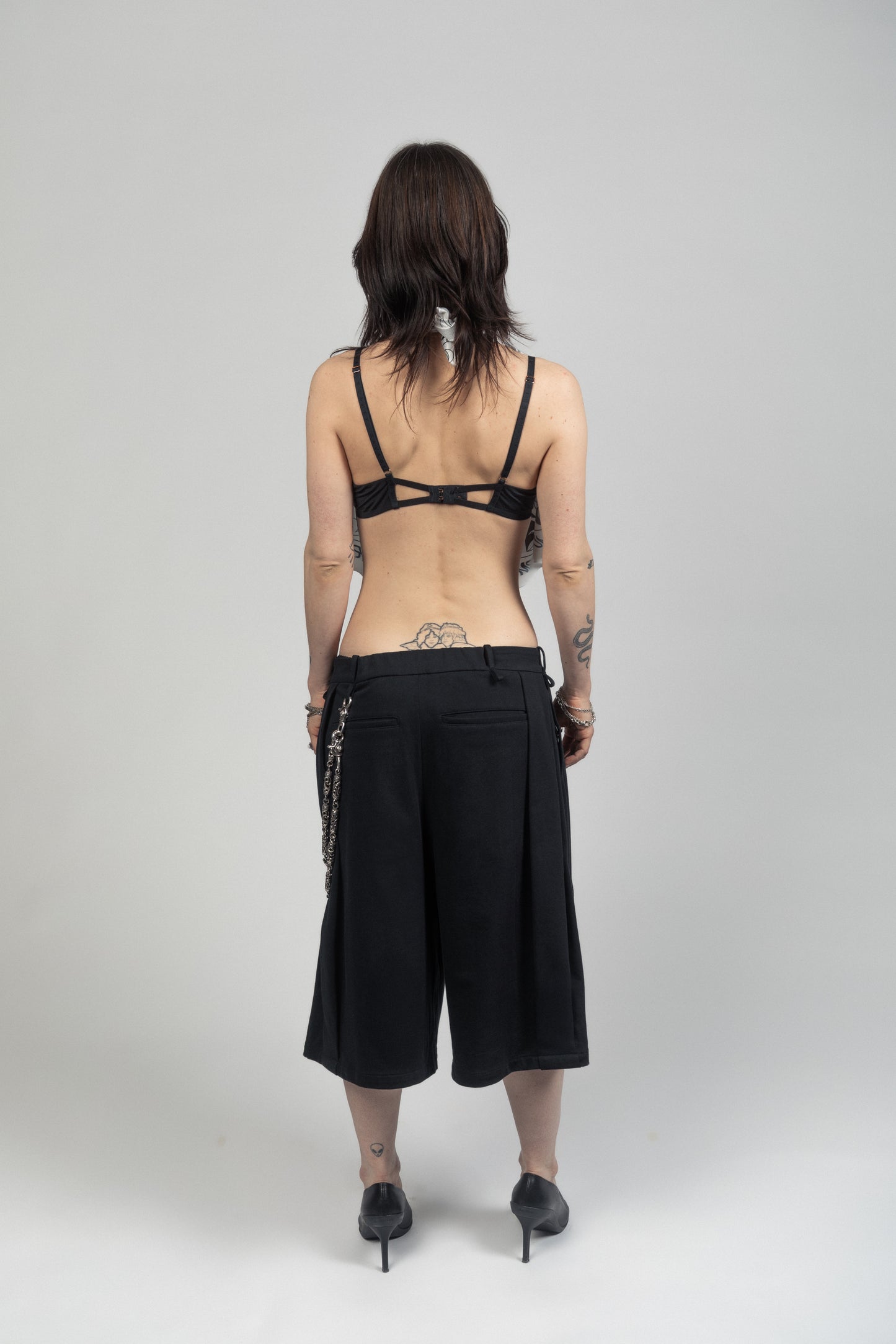 BLACK FOLDSTRIPE SHORTS