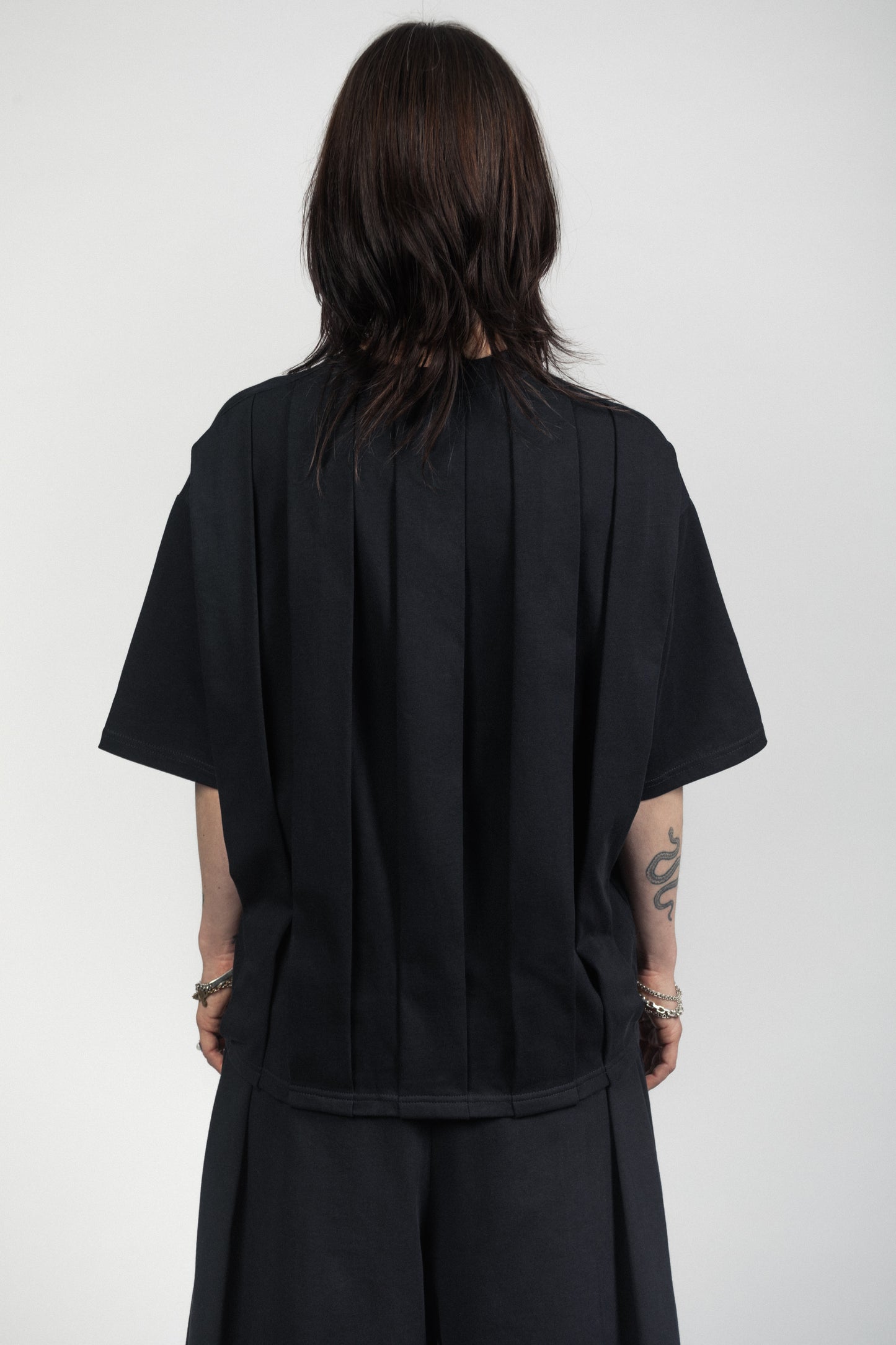 BLACK FOLDSTRIPE T-SHIRT