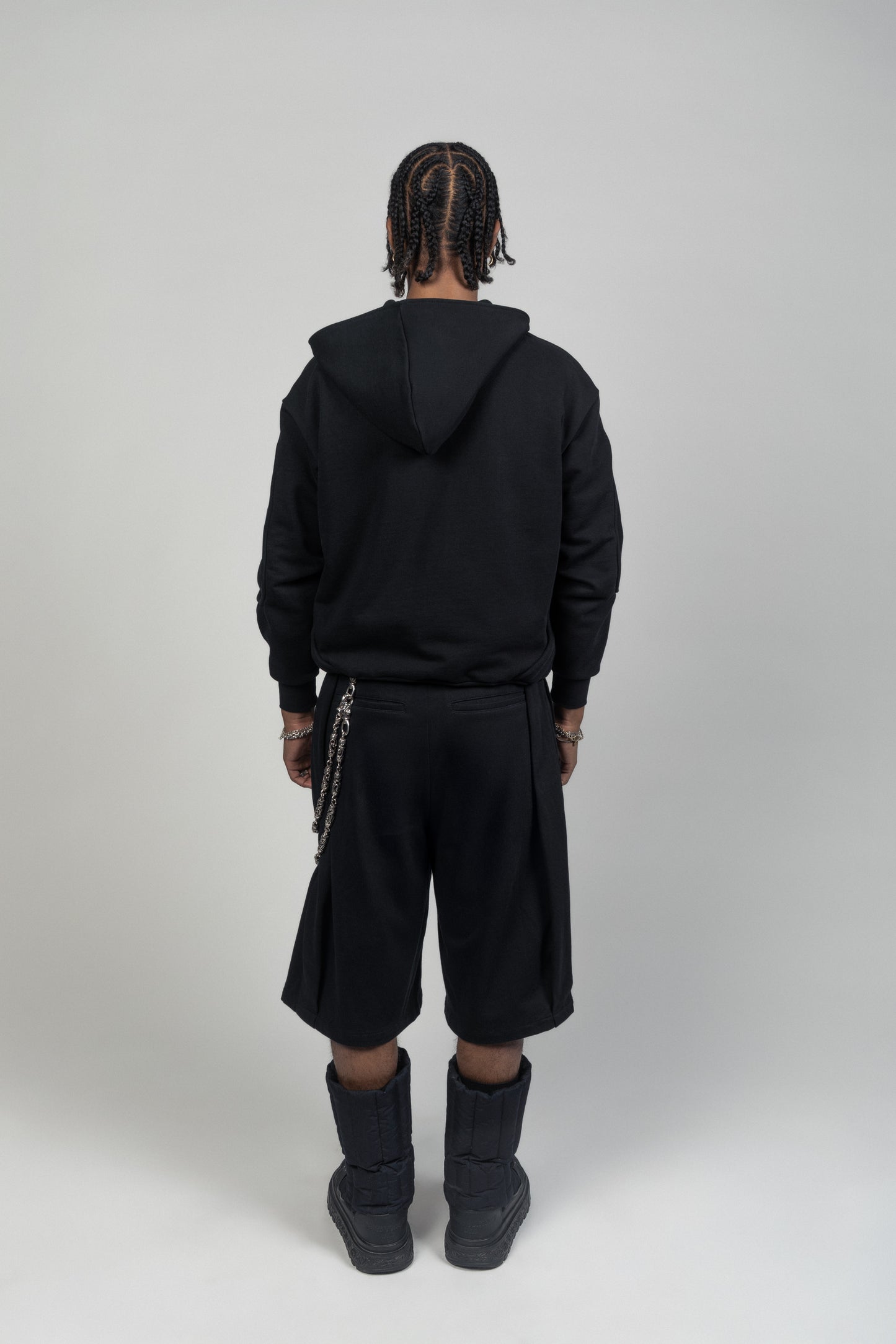 BLACK FOLDSTRIPE SHORTS
