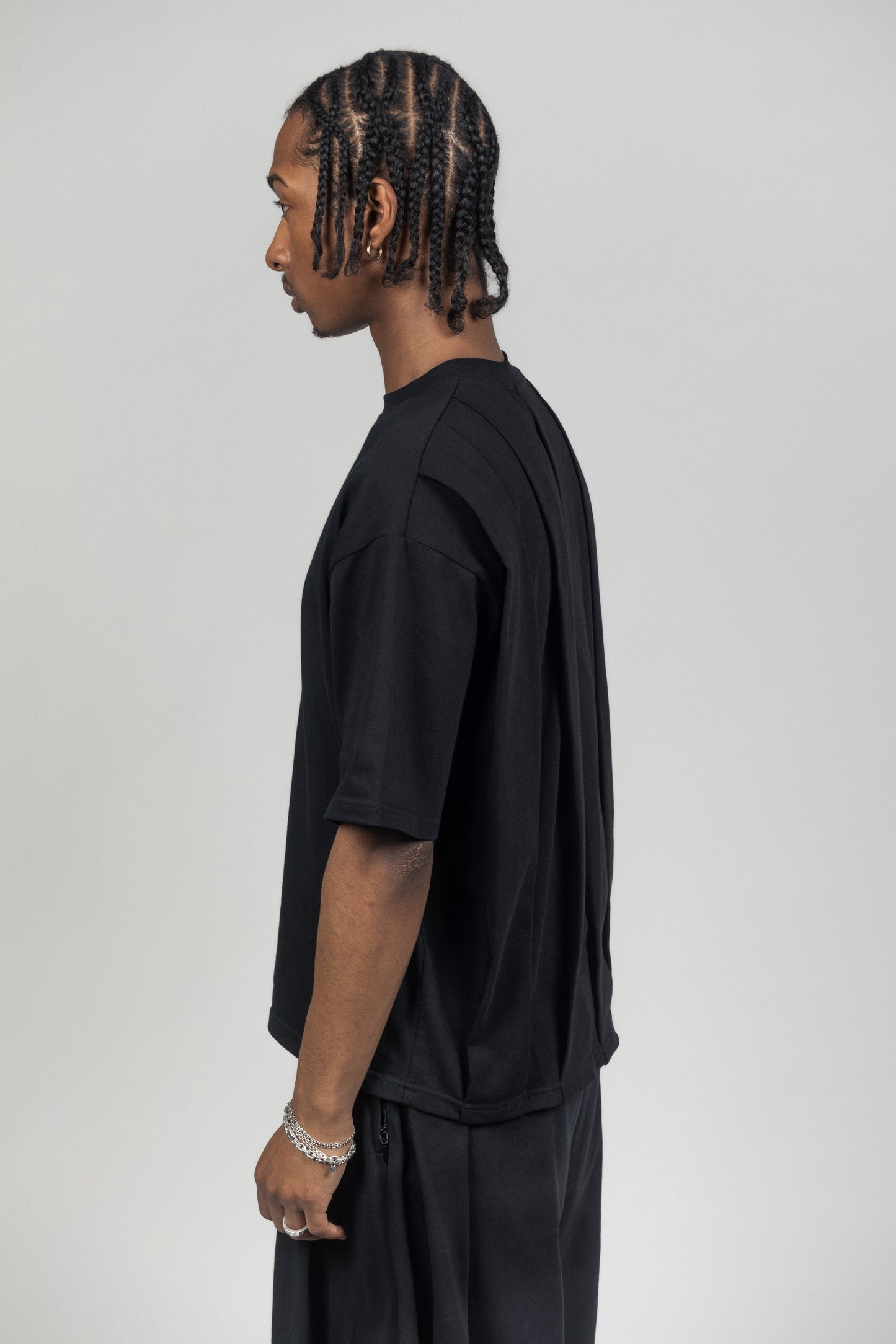 BLACK FOLDSTRIPE T-SHIRT